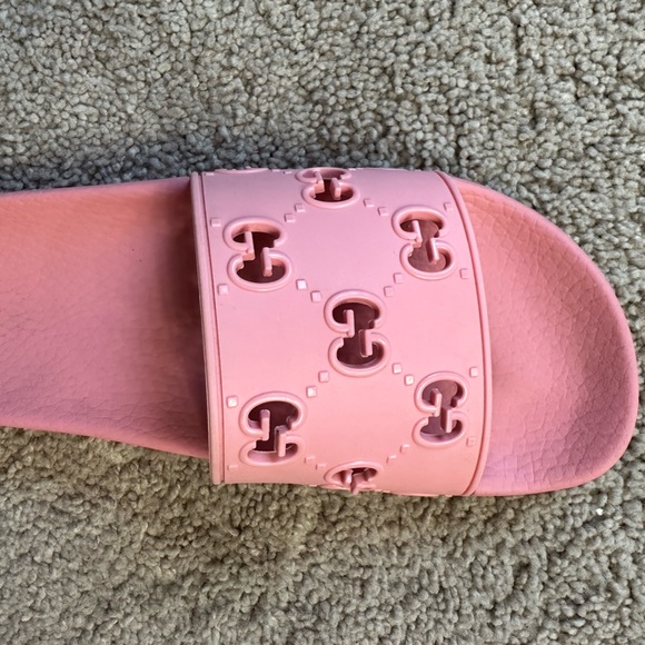 Rose Gucci Rubber Pursuit G Slides - Picture 5 of 12